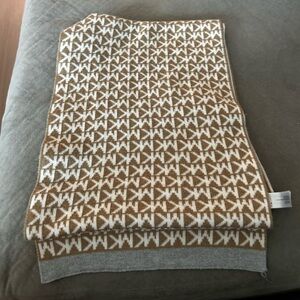 Michael Kors Tan and White scarf